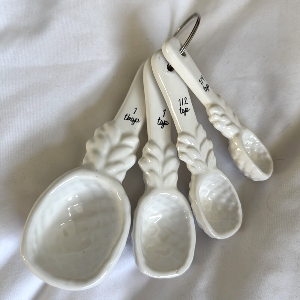 Pineapple set of tsp tbsp measuring spoons